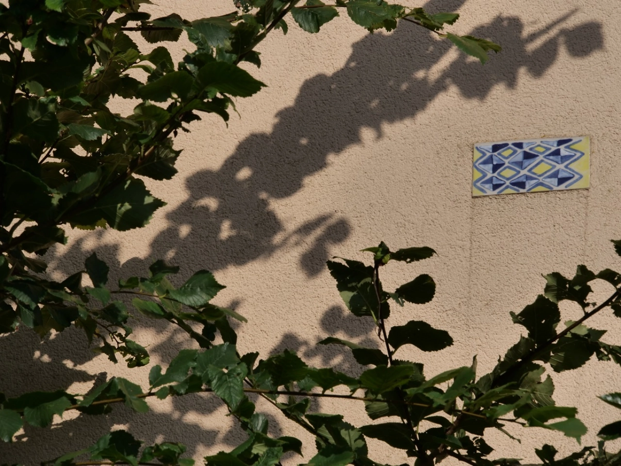 Kunstwerk van de Maand februari: Keramische Tegeltjes